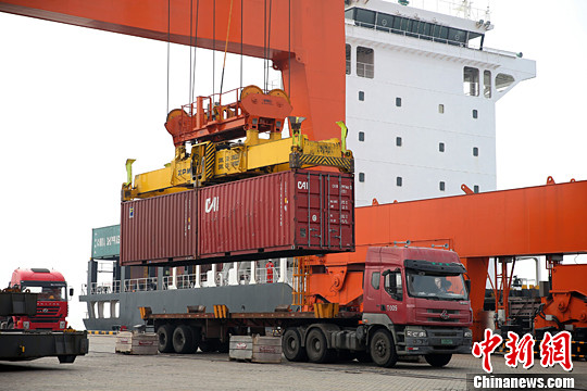 中国外贸现近三年来首次月度逆差 海关总署:正常现象